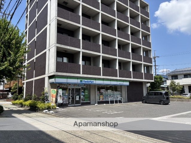 コンビニ　ファミリーマート岩塚本通三丁目店（コンビニ）まで389m