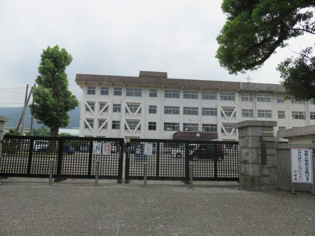 小学校　中萩小学校（小学校）まで600m
