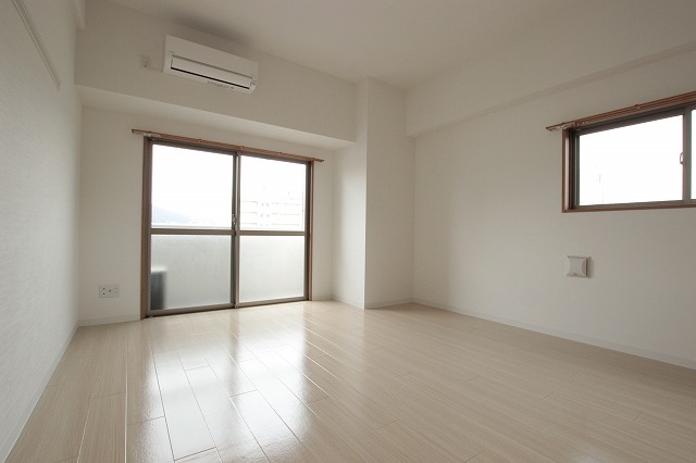 居室・リビング　同物件別号室