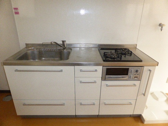 キッチン　※別室の写真です。実際はシステムキッチンではありません。