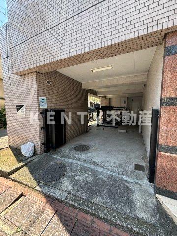 駐車場　駐車場があるので、車を買う予定の方も安心です