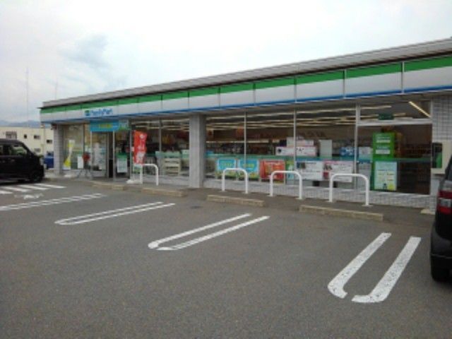 コンビニ　ファミリーマート長野合戦場店（コンビニ）まで600m