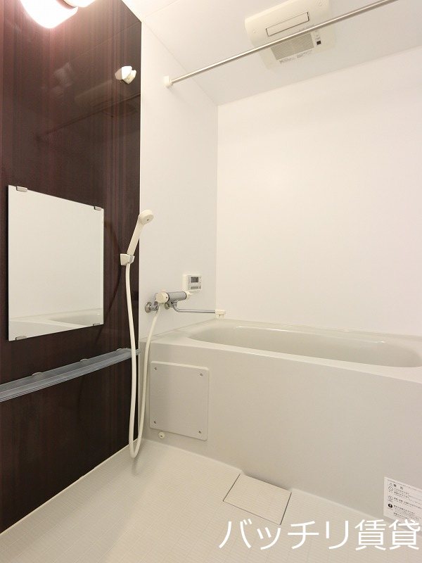 バス・シャワールーム　同型タイプの為、現状を優先致します。