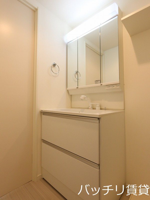 洗面設備　同型タイプの為、現状を優先致します。