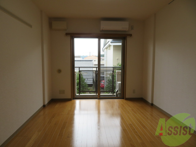 居室・リビング　採光があり、南向きの日当たりの良いお部屋です。