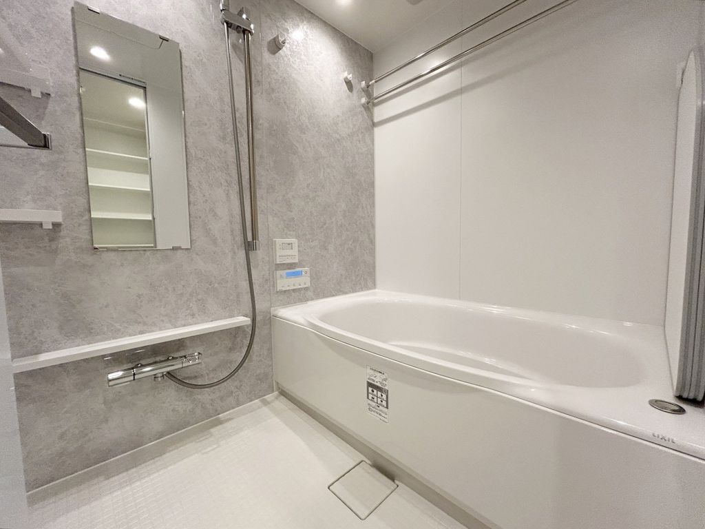 バス・シャワールーム　バスルーム