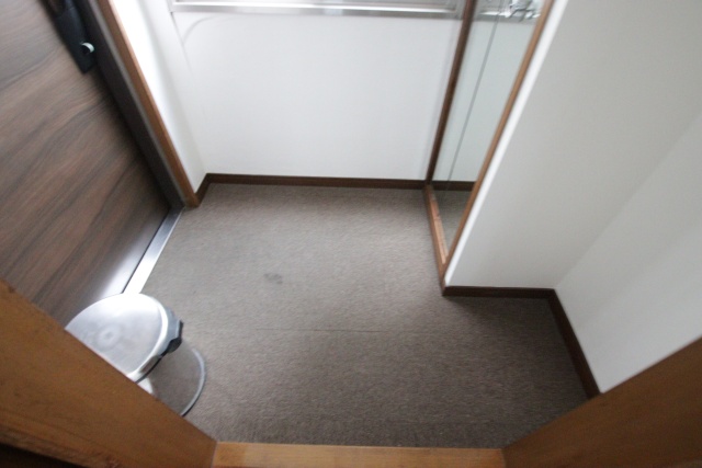 玄関　※別号室の参考写真のため、現状優先です。
