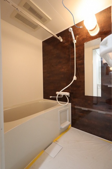 バス・シャワールーム　※別部屋の写真です