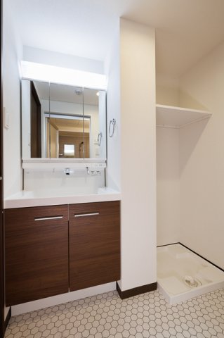 洗面設備　※写真は同タイプ住戸です。