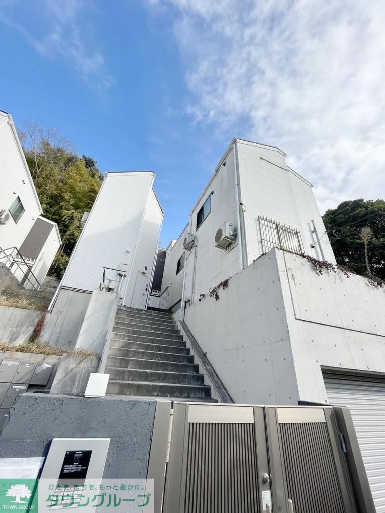 建物外観　★白を基調としたお洒落な外観です★