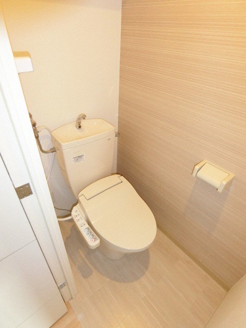 トイレ　嬉しいウォシュレット付きのトイレ！便座温かいですよ♪