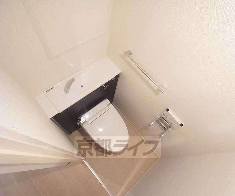 トイレ　ウォシュレット付きです。