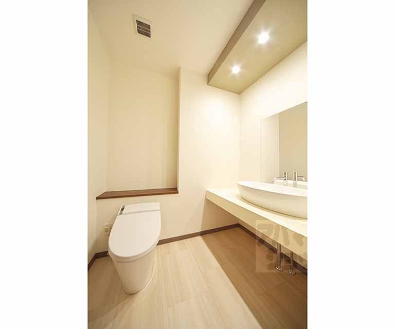 トイレ　共同スペースにある共同設備です