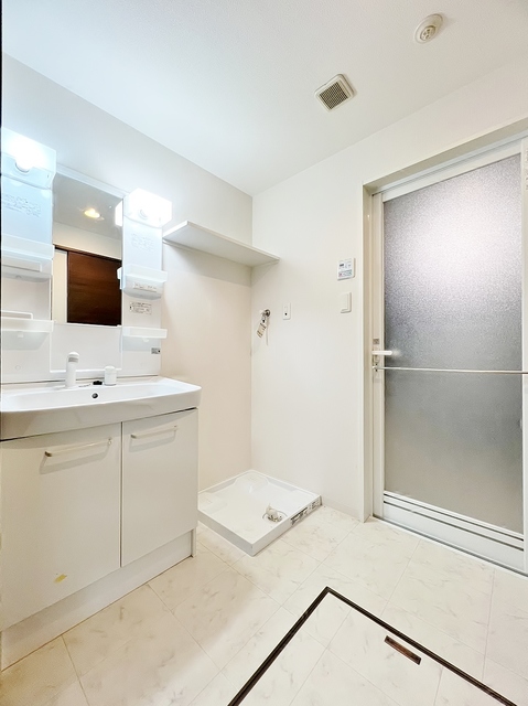 洗面設備　独立洗面化粧台・室内洗濯機置き場