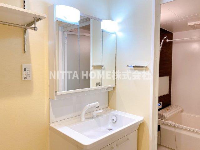 洗面設備　三面鏡付き洗面台もあります☆彡