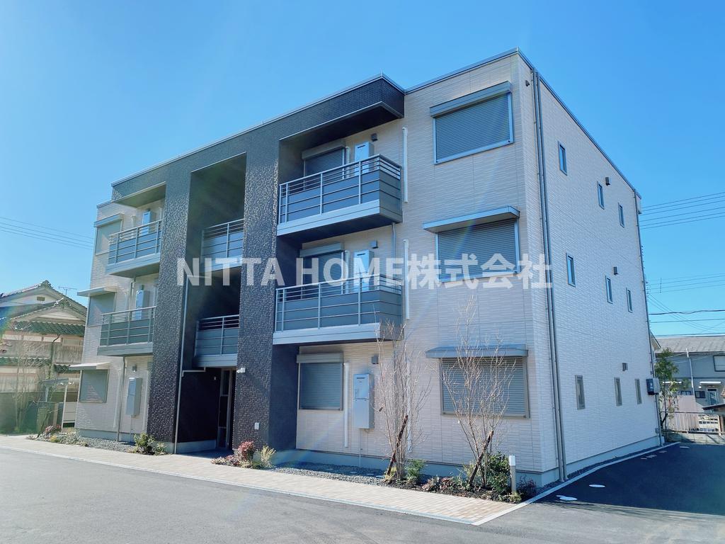 建物外観　築浅物件＊インターネット＆駐車場１台無料です◎