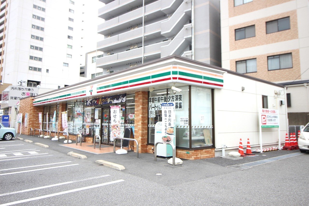 コンビニ　セブンイレブン八幡西本町4丁目店（コンビニ）まで331m