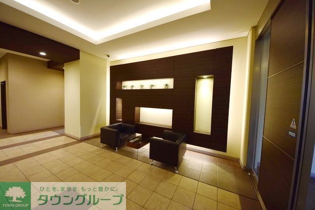 エントランス　おしゃれなロビー