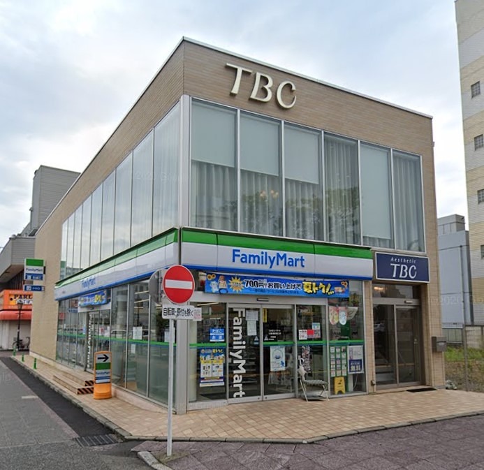 コンビニ　ファミリーマート 木更津駅東口店（コンビニ）まで448m