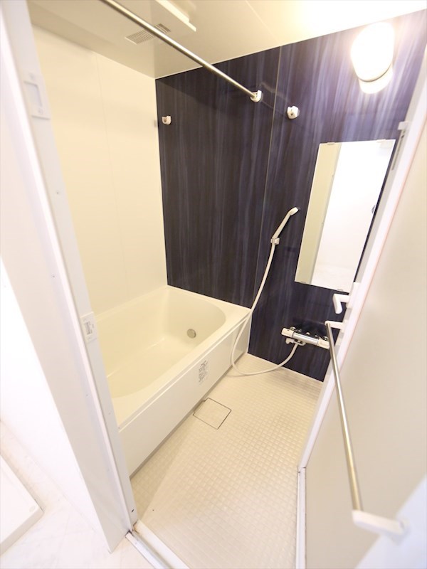 バス・シャワールーム　浴室暖房乾燥機付　追い焚き・オートバス機能付お風呂