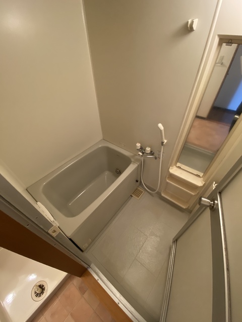 バス・シャワールーム　もちろん追い焚き機能付き。