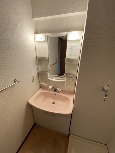 洗面設備　独立洗面台で朝も安心。