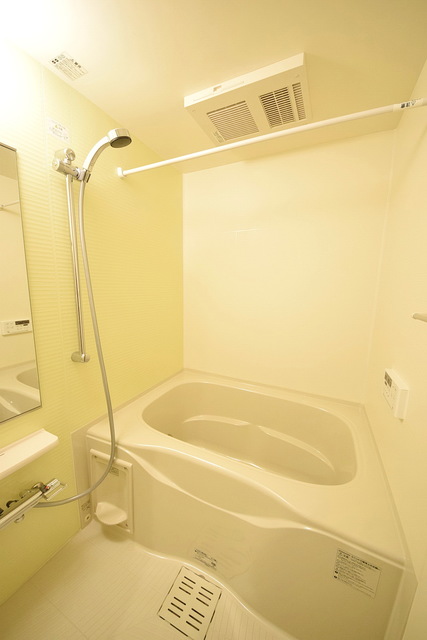 バス・シャワールーム　浴室乾燥機もついてる