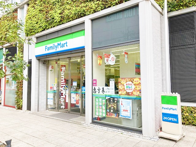 コンビニ　ファミリーマート（コンビニ）まで358m