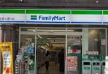 コンビニ　ファミリーマート経堂農大通り店（コンビニ）まで650m