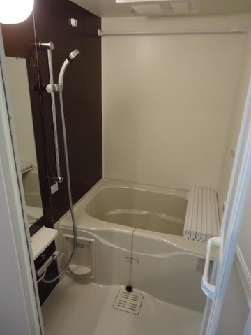 バス・シャワールーム　写真は反転のお部屋です