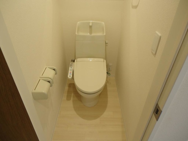 トイレ　写真は反転のお部屋です