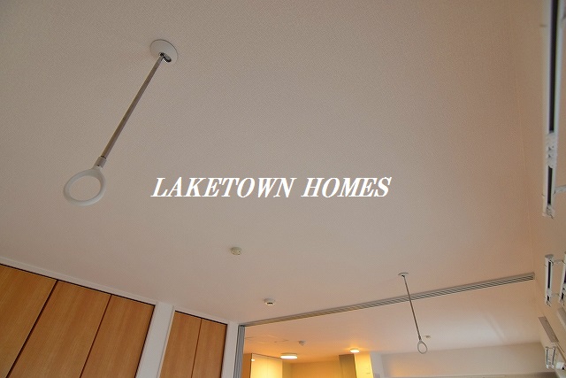 その他設備　洋室に室内物干しがあります。