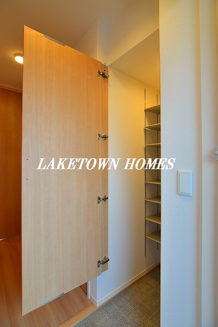 玄関　玄関ホールと玄関収納です。