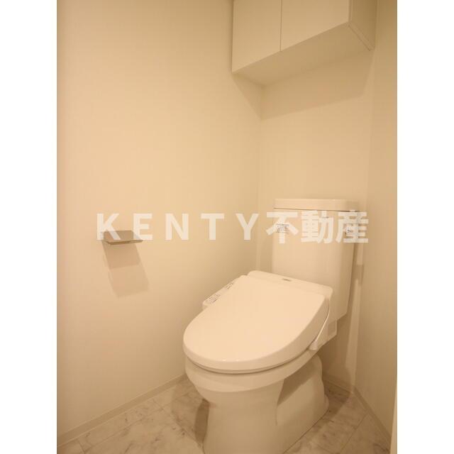 トイレ　落ち着いた色調のトイレです