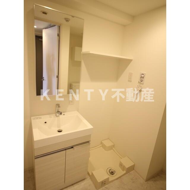 洗面設備　明るい洗面所です