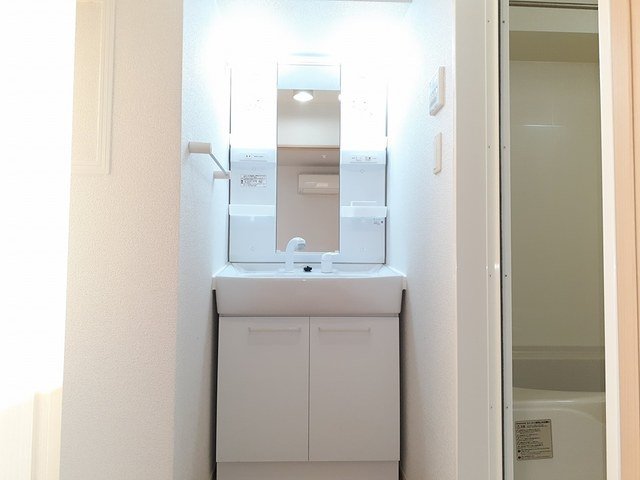 洗面設備　使いやすい洗面所です