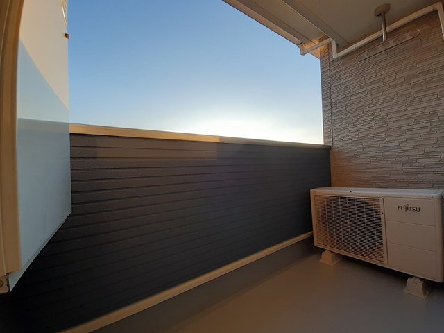 バルコニー　暖かな日差しのふりそそぐバルコニー