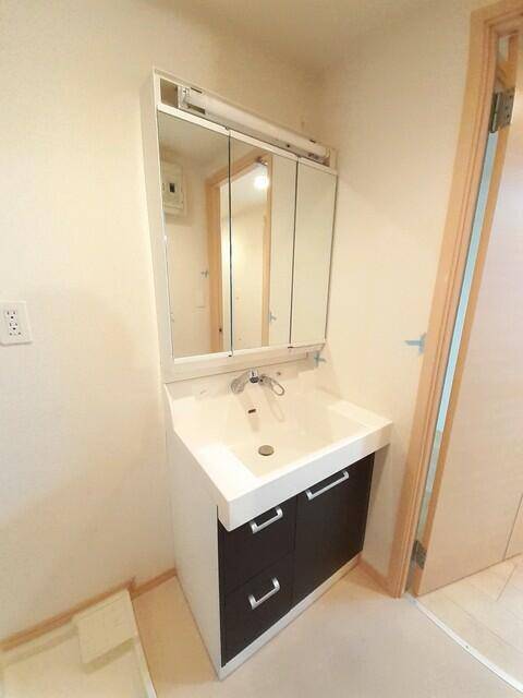 バルコニー　浴室乾燥機完備