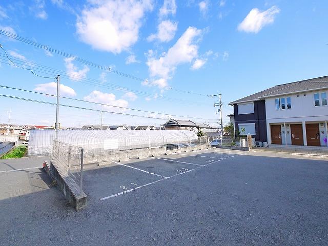 駐車場　車をお持ちの方に嬉しい駐車場付きの物件です