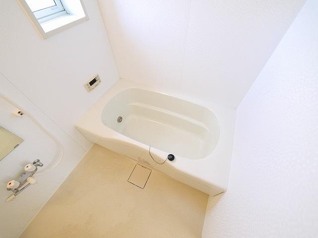 バス・シャワールーム　コンパクトで使いやすいお風呂です