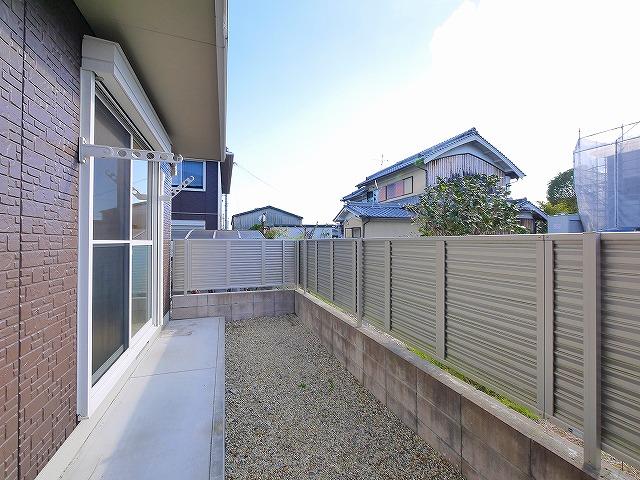 庭　簡単な家庭菜園も楽しめるお庭です