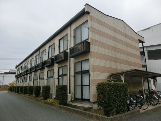 建物外観　2005年築、スポーツセンター駅徒歩16分の立地