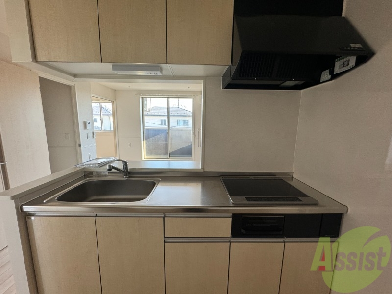 キッチン　キッチンは作業台もあり広めなので使いやすそうですね。