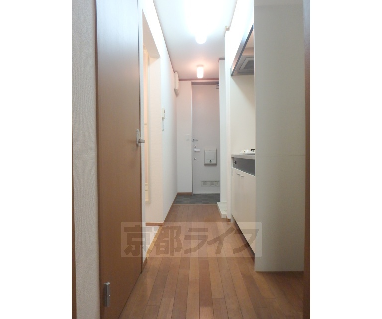 その他部屋・スペース　お部屋から玄関を見た様子です。