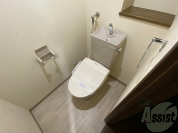 トイレ　トイレです。ウォシュレット付を探している方、おすすめです。