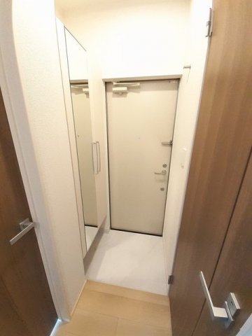 玄関　【スタンツァ　ノーヴェ　アオ】ゆったりとした玄関です