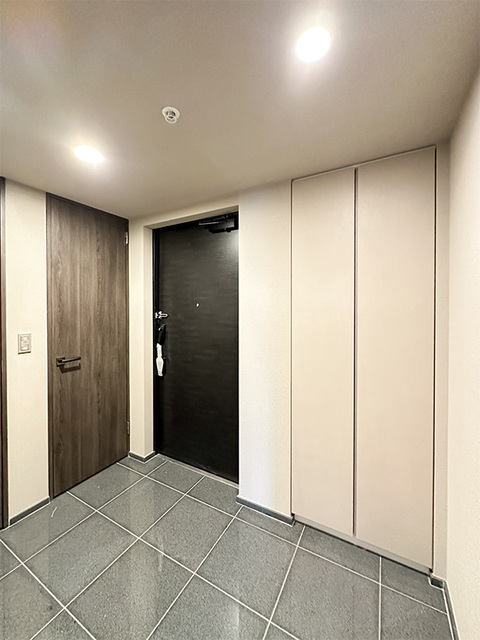 玄関　※写真は同タイプ住戸です。