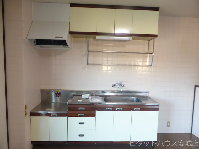 キッチン　同物件別部屋
