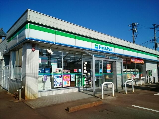 コンビニ　ファミリーマート巻町桔梗が丘店（コンビニ）まで300m