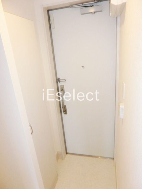 玄関　玄関にはシューズボックスがあります